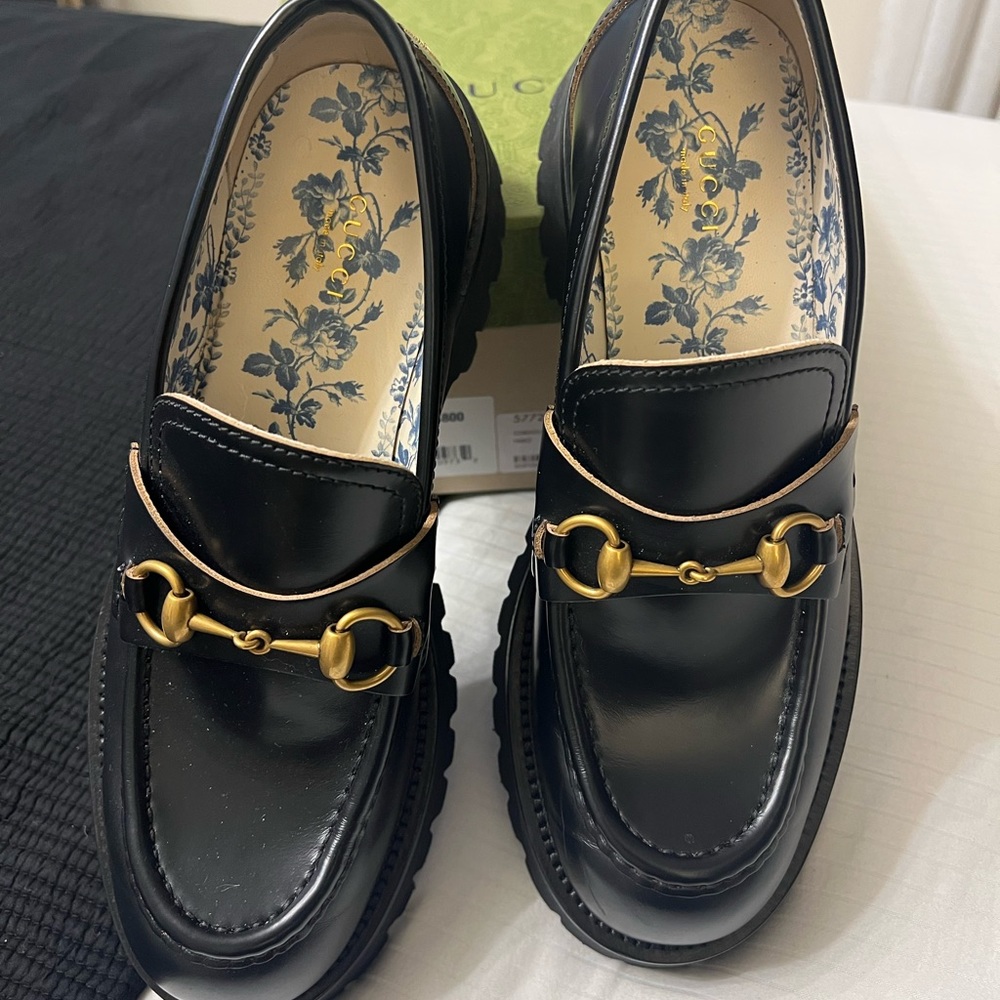 Like New Women’s Gucci Cordovan lux leather loafer